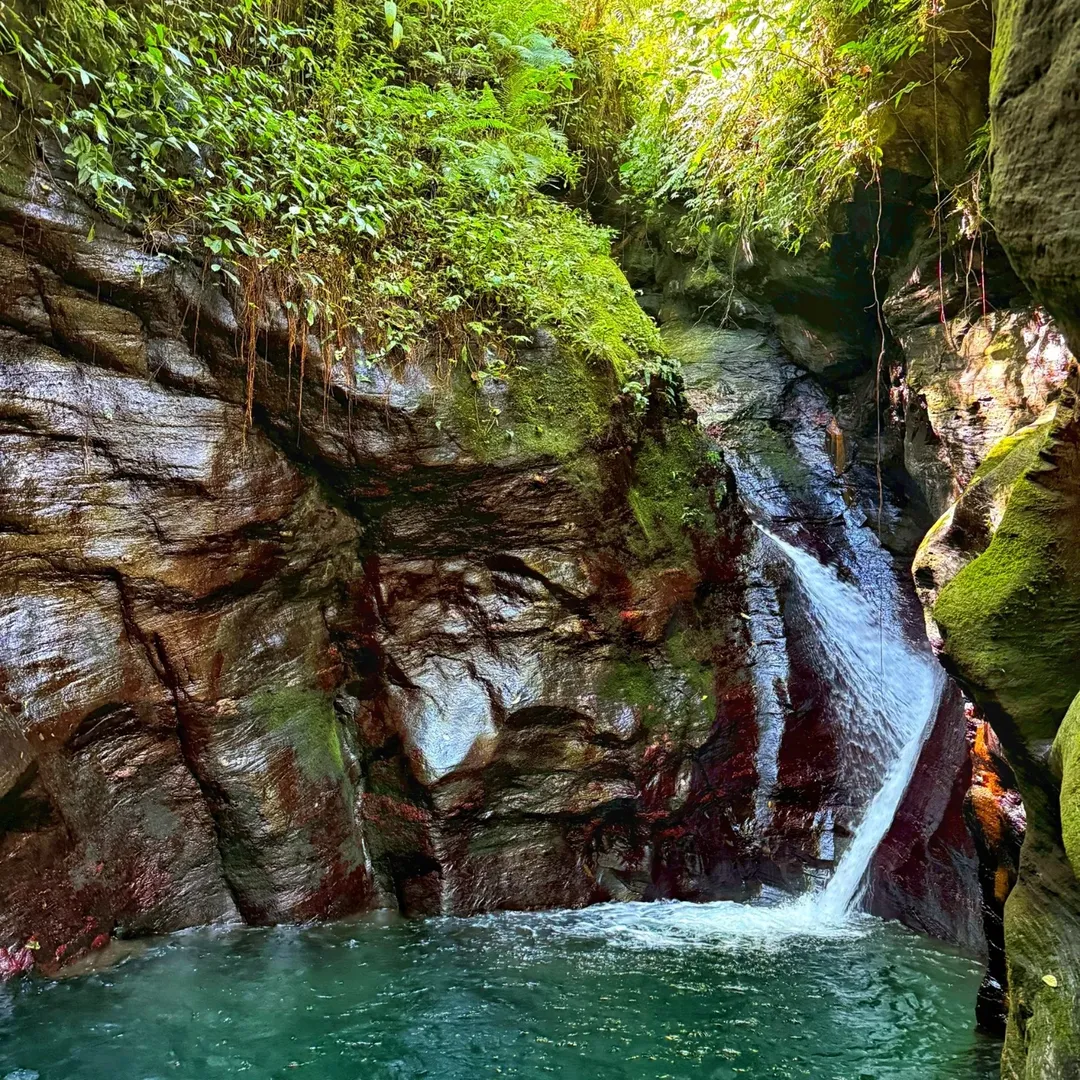 Illustrated Canyoning Safety & Gear Guide
Rappelling, Natural Slides & What to Wear